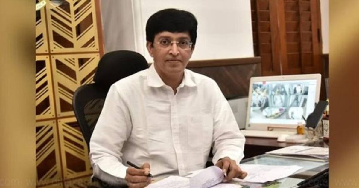 சென்னை மாநகராட்சி ஆணையர்  ராதாகிருஷ்ணனுக்கு டெங்கு பாதிப்பு..!  உடல்நிலை எப்படி உள்ளது.? 