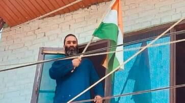 Jammu Kashmir Hizbul Mujahideen militant Mudasirs family accepted the Har Ghar Tiranga campaign called by Prime Minister Narendra Modi unfurls tricolour in their house akb Jammu Kashmir Hizbul Mujahideen militant Mudasirs family accepted the Har Ghar Tiranga campaign called by Prime Minister Narendra Modi unfurls tricolour in their house akb