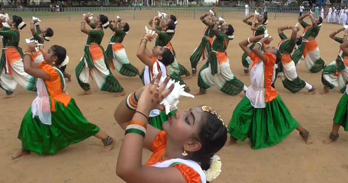 வேலூர் கோட்டையில் 480 கலைஞர்கள் பங்கேற்று நடனமாடிய சாதனை நிகழ்ச்சி