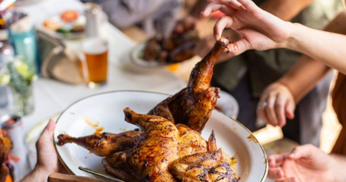  க்ரில் சிக்கன் வாங்கி சாப்பிட்ட 4 பேருக்கு வாந்தி, மயக்கம்..! ஓட்டலில் உணவு பாதுகாப்பு துறை அதிரடி சோதனை