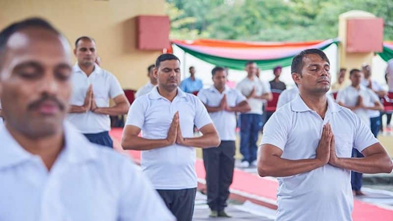 Isha Foundation in partnership with Indian Army is providing classical Hatha Yoga practices to over 10000 soldiers zrua