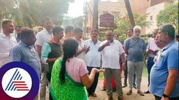 Snakes trouble locals in Srirampuranagar at mysuru district rav Snakes trouble locals in Srirampuranagar at mysuru district rav