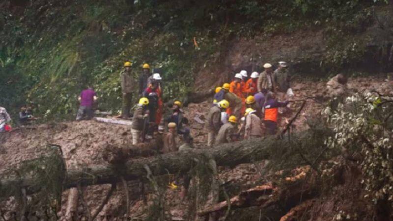 himanchal pradesh news family lost three generations in landslide zrua