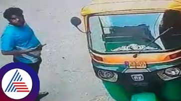 A stranger stole a new auto after drinking alcohol from the auto owner at bengaluru rav A stranger stole a new auto after drinking alcohol from the auto owner at bengaluru rav