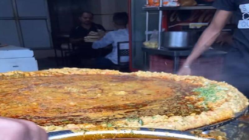 Viral video of pav bhaji making in surat gujarat zrua