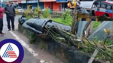 KSRTC bus collision veera senani General Thimmaiah statue destroyed at madikeri rav KSRTC bus collision veera senani General Thimmaiah statue destroyed at madikeri rav