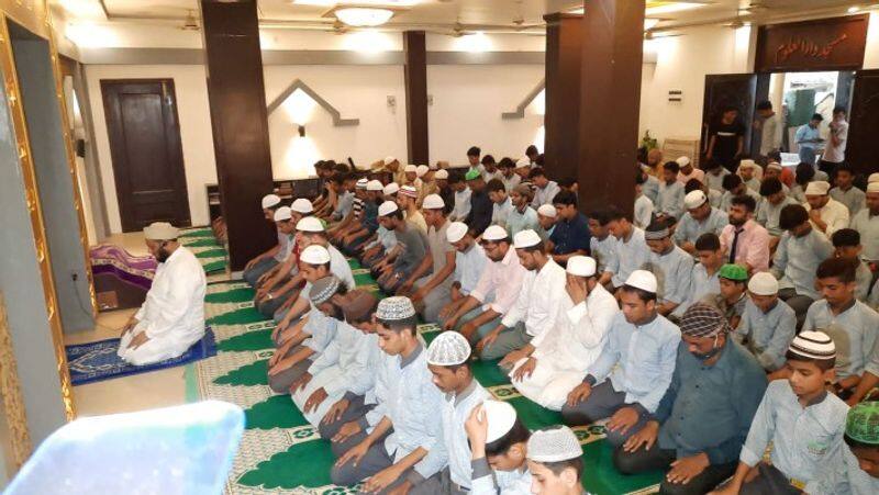 lucknow students offered namaz for chandrayaan-3 safe landing ZKAMN