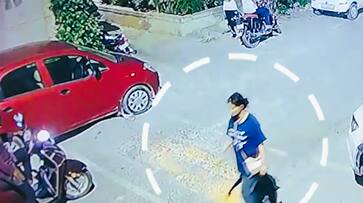 delhi woman stabs delivery boy for asking address later attacks cops arrested ash delhi woman stabs delivery boy for asking address later attacks cops arrested ash