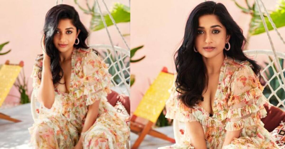 நாற்பது வயதிலும் சிக்கென்ற அழகு.. எக்கச்சக்க கிளாமாரில்.. ரசிகர்களை பெருமூச்சு விடவைக்கும் மீரா ஜாஸ்மின்!