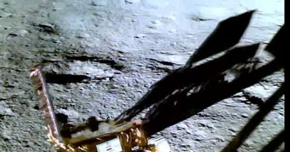 Watch: விக்ரம் லேண்டரில் இருந்து ரோவர் வெளியேறி நிலவில் கால்பாதிக்கும் அற்புதக் காட்சி!! வைரல் வீடியோ!!