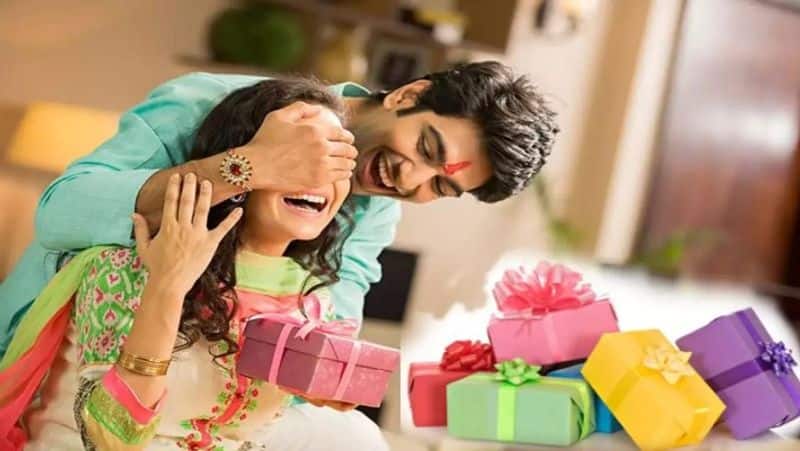 Valentine's Day Gifts under 500: 10 Best Valentine's Day Gift ideas for him  under Rs. 500: A Thoughtful and Heartfelt Selection (2024) - The Economic  Times