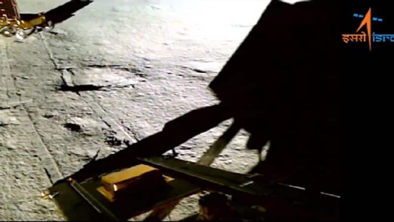 Chandrayaan 3 mission isro share video captured by pragyaan rover of moon surface zrua