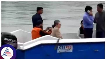 Sonia Gandhi joins son Rahul Gandhi at Srinagar, takes boat ride in Nigeen Lake gow Sonia Gandhi joins son Rahul Gandhi at Srinagar, takes boat ride in Nigeen Lake gow