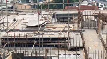 The building that was built by encroaching on the road was destroyed snr The building that was built by encroaching on the road was destroyed snr