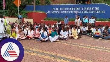 Students protest against GR college medical seat illegality at mangaluru rav Students protest against GR college medical seat illegality at mangaluru rav
