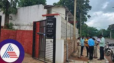 Thieves snatched former MP's wifes necklace in sirsi uttara kannada news rav Thieves snatched former MP's wifes necklace in sirsi uttara kannada news rav