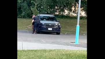 US Police officer Suspended for kissing woman and joining her in the back of his car smp US Police officer Suspended for kissing woman and joining her in the back of his car smp