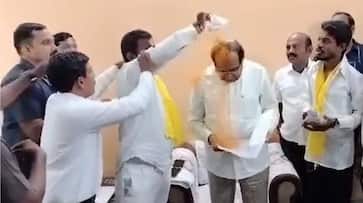 WATCH Man throws haldi on Maharashtra Revenue Minister amid reservation row; beaten by supporters snt WATCH Man throws haldi on Maharashtra Revenue Minister amid reservation row; beaten by supporters snt