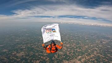 Air Force wing commander skydiving at 10,000 feet with G-20 flag Video viral akb Air Force wing commander skydiving at 10,000 feet with G-20 flag Video viral akb