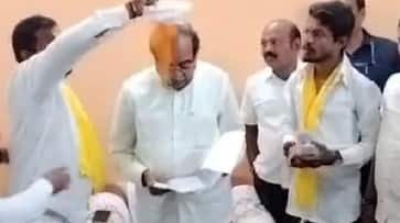 A young man poured turmeric on the Maharashtra Revenue minister's head after giving a appeal letter video went viral akb A young man poured turmeric on the Maharashtra Revenue minister's head after giving a appeal letter video went viral akb