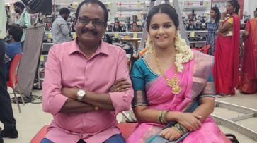 Actress Hari Priya Shared picture of her with actor marimuthu which took a day before his death ans Actress Hari Priya Shared picture of her with actor marimuthu which took a day before his death ans