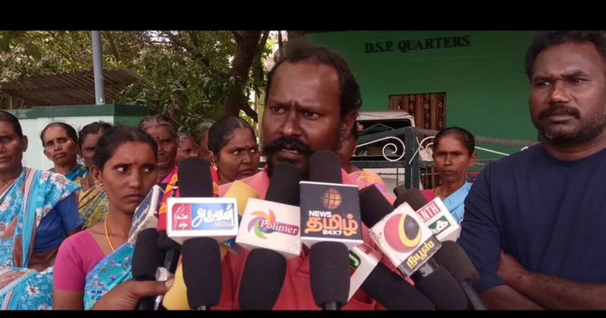 பள்ளி மாணவிகளிடம் அத்துமீறுவதே வேலை; தமிழ் ஆசிரியரை போக்சோவில் அள்ளிச் சென்ற காவல்துறை