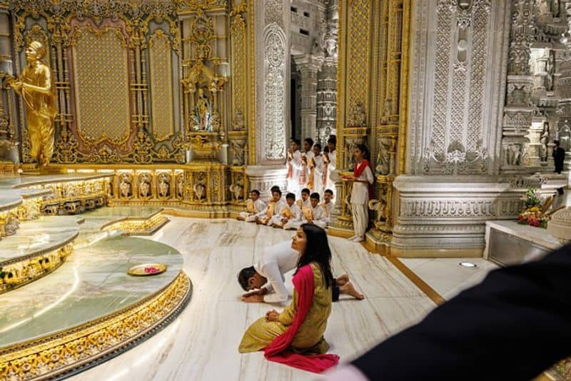 G20 Summit 2023 UK PM Rishi Sunak wife Akshata Murty offer prayers at Akshardham temple gcw