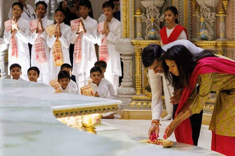 G20 Summit 2023 UK PM Rishi Sunak wife Akshata Murty offer prayers at Akshardham temple gcw