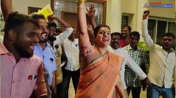 Chandrababu remanded in Skill development case: Roja distributes sweets kpr Chandrababu remanded in Skill development case: Roja distributes sweets kpr