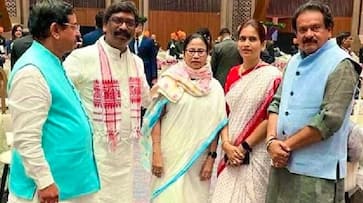 Congress has criticized Bengal CM Mamata Banerjees participation in the dinner party organized by president on the sidelines of the G20 summit akb Congress has criticized Bengal CM Mamata Banerjees participation in the dinner party organized by president on the sidelines of the G20 summit akb
