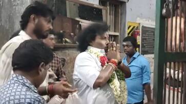 comedy actor yogi babu did a special prayer at kasi viswanathar temple in tenkasi district vel comedy actor yogi babu did a special prayer at kasi viswanathar temple in tenkasi district vel