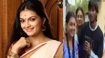 Actor Dhanush Teasing his co artist saranya mohan in the sets of yaradi nee mogini throwback video ans Actor Dhanush Teasing his co artist saranya mohan in the sets of yaradi nee mogini throwback video ans