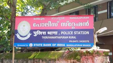 SHO helps theft accused to prison break to blame SI who is not willing for bribe in trivandrum etj SHO helps theft accused to prison break to blame SI who is not willing for bribe in trivandrum etj