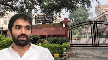 Chandy oommen flex removed from main gate of Kerala house prior to CM Pinarayi Vijayan visit kgn Chandy oommen flex removed from main gate of Kerala house prior to CM Pinarayi Vijayan visit kgn