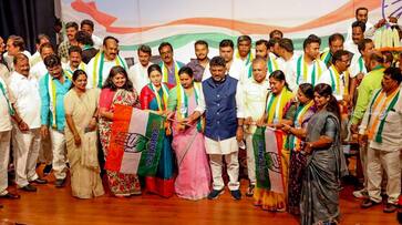 Setback To BJP, JDS Ahead Of 2024 Lok Sabha Polls As More Than 15 Leaders Switch To Congress in Karnataka sgb Setback To BJP, JDS Ahead Of 2024 Lok Sabha Polls As More Than 15 Leaders Switch To Congress in Karnataka sgb