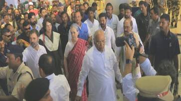 CWC Meeting Congress Huge Welcome Mallikarjun Kharge sonia Gandhi and Rahul gandhi in hyderabad ksm CWC Meeting Congress Huge Welcome Mallikarjun Kharge sonia Gandhi and Rahul gandhi in hyderabad ksm