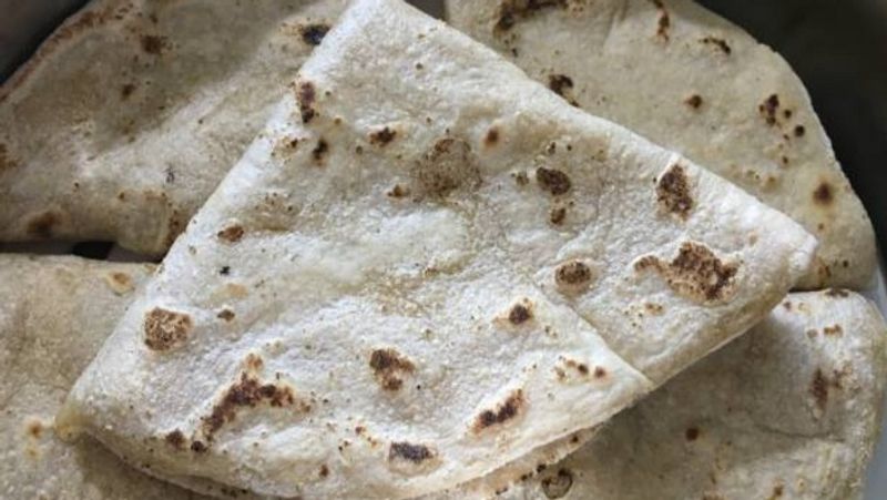 German Woman Makes Roti Soft By THIS Ingredient video goes viral zrua