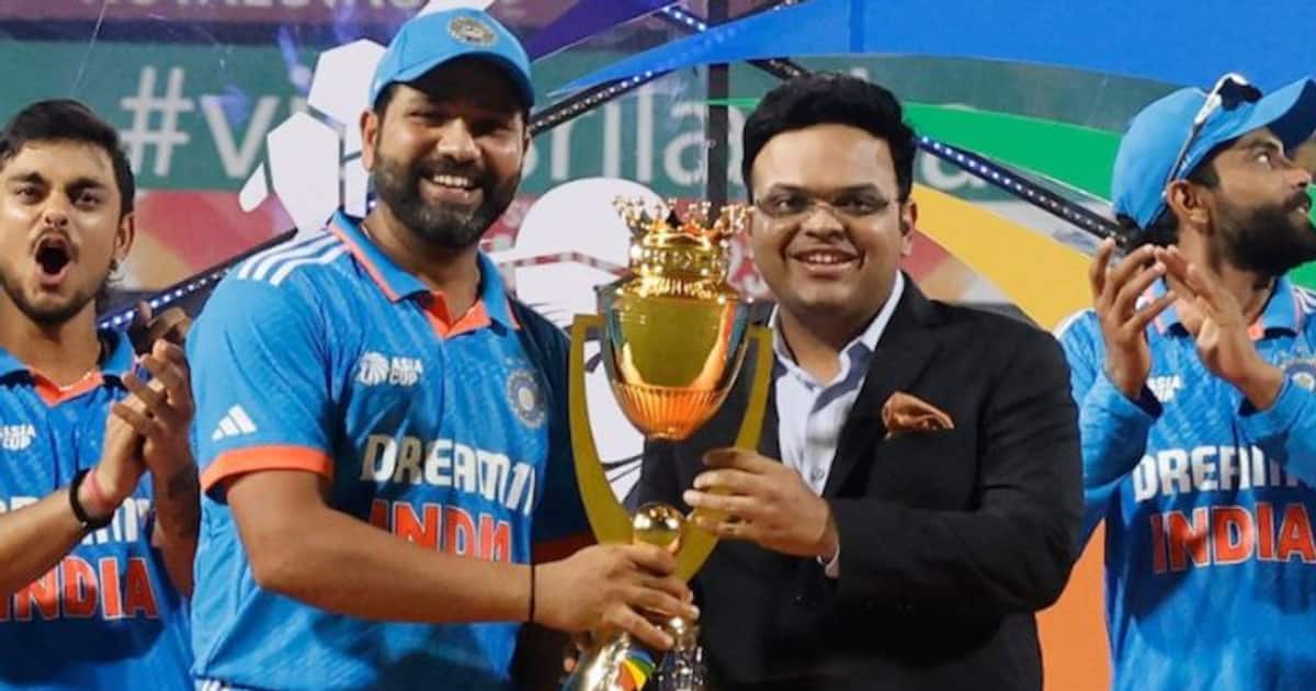 Si Lanka vs India: வங்கதேச போட்டியில் தோல்வி, ஒரு கேப்டனாக தோனியின் சாதனையை சமன் செய்த ரோகித்!