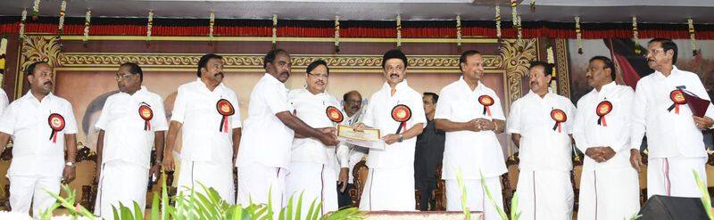 M K Stalin has said that not only Tamil Nadu but the whole country should win in the parliamentary elections KAK