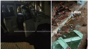 Kerala: Police jeep meets with accident; eyewitnesses allege cop was drunk rkn Kerala: Police jeep meets with accident; eyewitnesses allege cop was drunk rkn