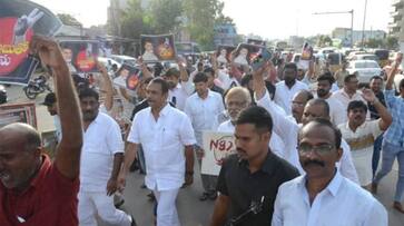 BRS MLA Sudheer Reddy joins with Chandrababu Naidu supporters in protest against his arrest at Hyderabad Vanasthalipuram ksm BRS MLA Sudheer Reddy joins with Chandrababu Naidu supporters in protest against his arrest at Hyderabad Vanasthalipuram ksm