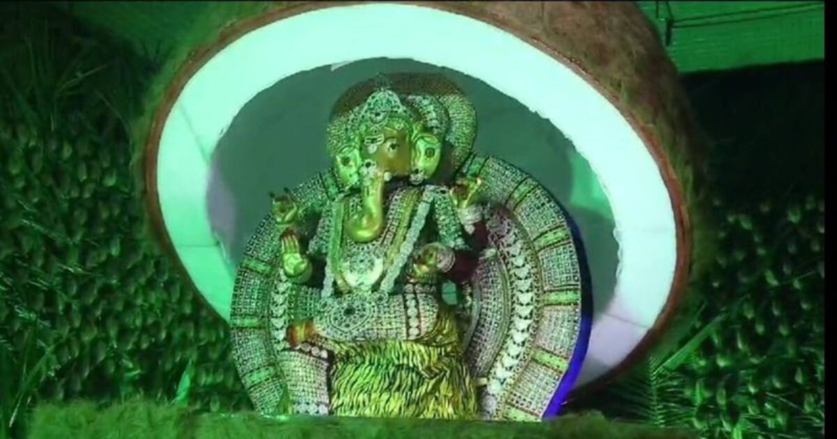 10ஆயிரம் தேங்காயுடன் தென்னந்தோப்புக்குள் நடுவே வடிவமைக்கப்பட்ட 14 அடி உயரத்தில் விநாயகர்- பக்தர்கள் தரிசனம்