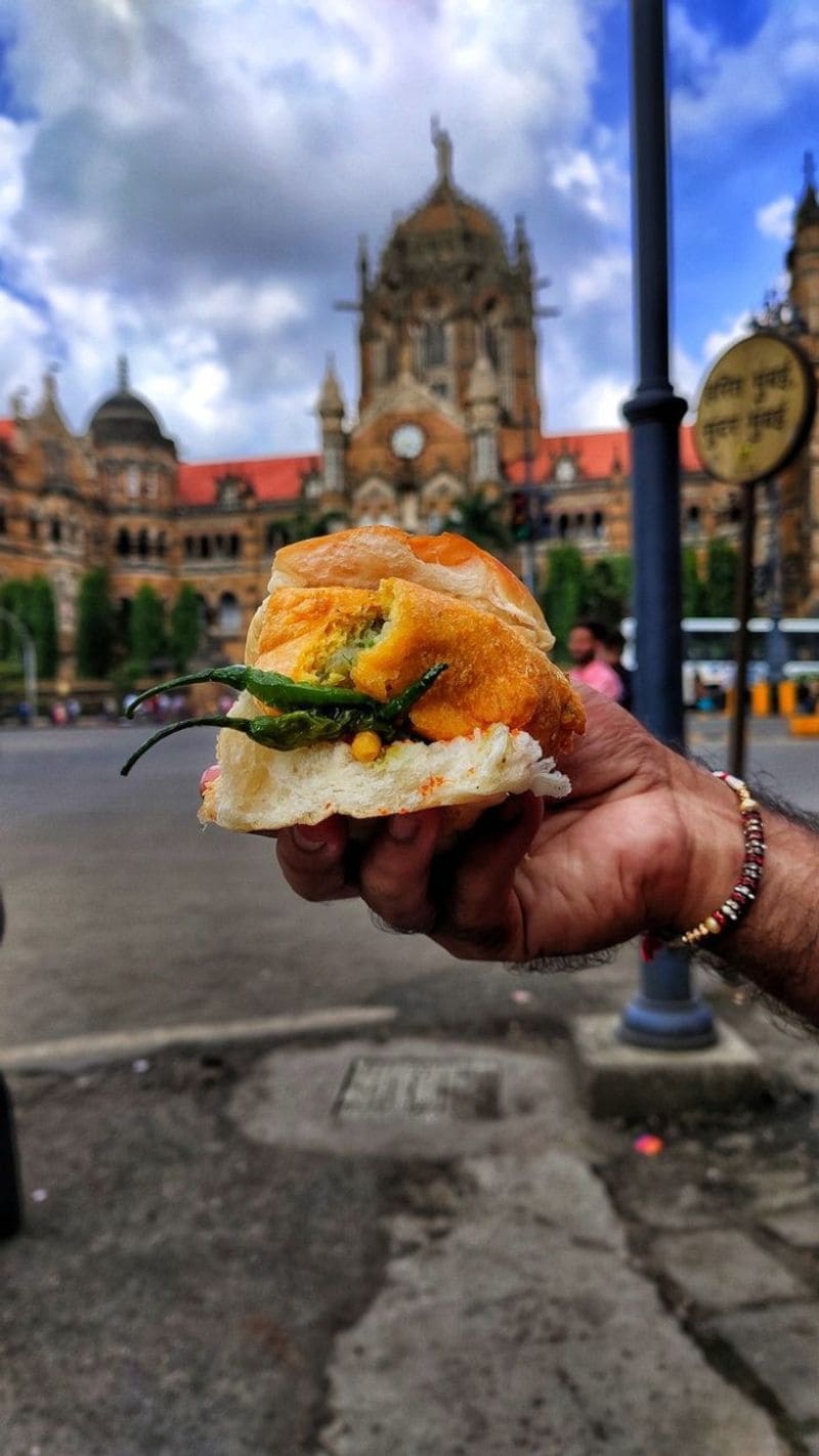 7 Mouth-Watering Street Food to Enjoy in Mumbai