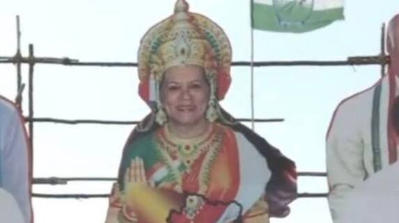 Congress has problem with 'Bharat Mata' but Posters showing Sonia Gandhi as Bharat Mata were put up in Telangana sgb Congress has problem with 'Bharat Mata' but Posters showing Sonia Gandhi as Bharat Mata were put up in Telangana sgb