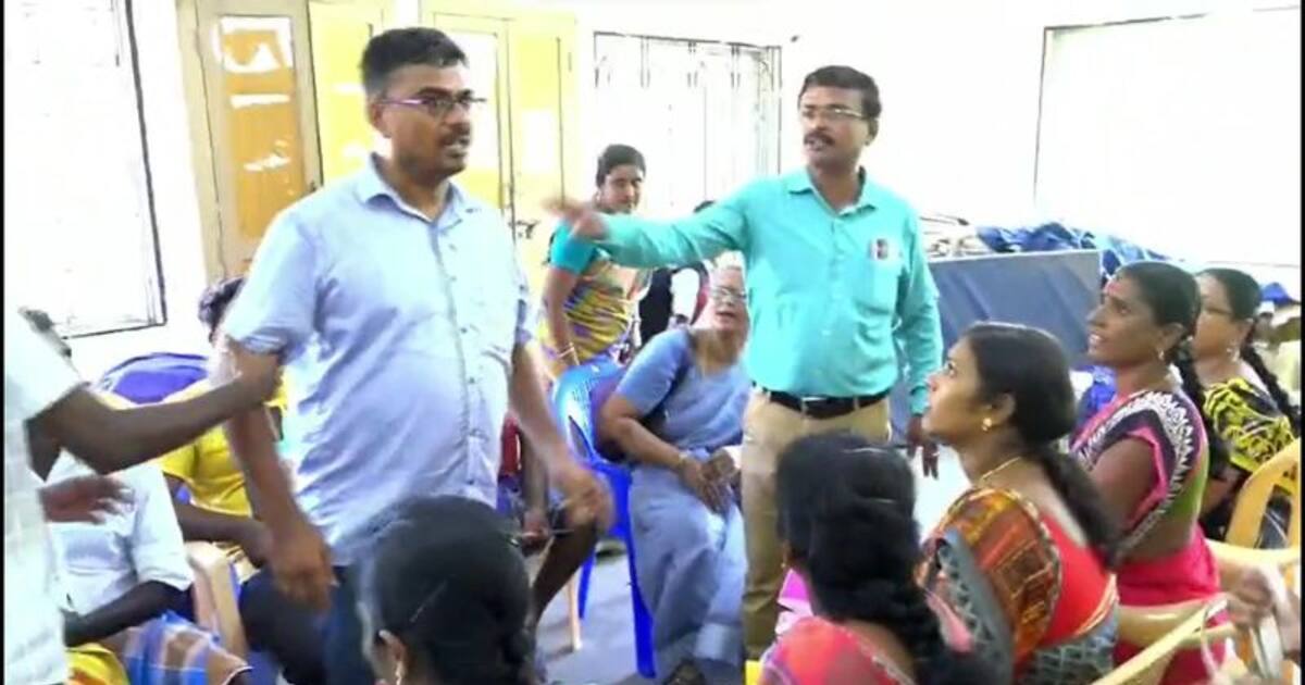 ஓசி பணத்துக்கு நிற்க மாட்டியா? சேர் கேக்குதா? உரிமைத் தொகைக்காக வந்த பெண்களை வசை பாடிய அதிகாரி