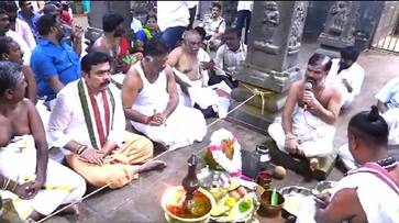 O Panneerselvam offers Rahu Ketu special pooja in Srikalahasti smp O Panneerselvam offers Rahu Ketu special pooja in Srikalahasti smp
