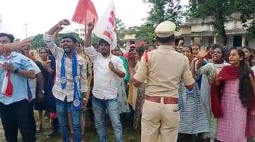 students protest against minister koppula eshwar in peddapalli ksp students protest against minister koppula eshwar in peddapalli ksp