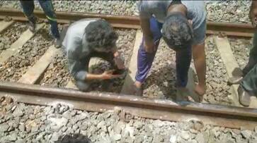 Shocking incidents that Stones on the railway tracks children caught police with warning ppp Shocking incidents that Stones on the railway tracks children caught police with warning ppp