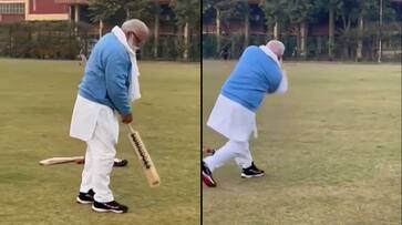 Fact Check PM Narendra Modi playing cricket viral video is incorrect jje Fact Check PM Narendra Modi playing cricket viral video is incorrect jje