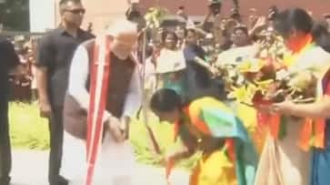 PM Modi advice to vanathi srinivasan not to fell on legs smp PM Modi advice to vanathi srinivasan not to fell on legs smp